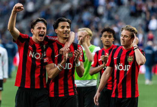 Brommapojkarnas spelare jublar