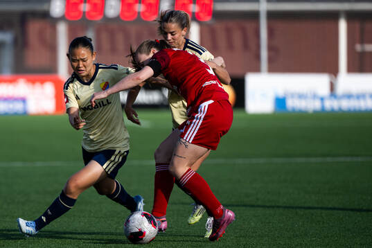Djurgårdens Urara Watanabe och Piteås Asla Johannesen