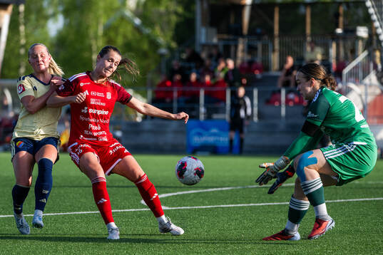 Djurgårdens Maria Olafsdottir Gros och Piteås Maja Green