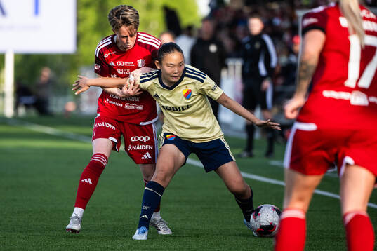 Piteås Cecilia Edlund och Djurgårdens Urara Watanabe