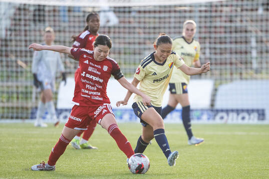 Piteås Shiho Matsubara och Djurgårdens Urara Watanabe