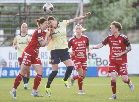 Piteås Julia Olsson och Djurgårdens Maho Hirosawa