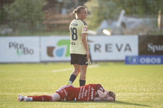 Djurgårdens Elin Westlund och Piteås Cecilia Edlund som