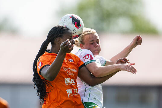 Kristianstads Waniya Hudson och Hammarbys Mari Nyhagen