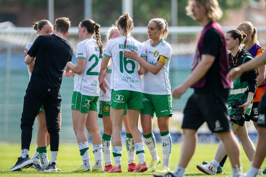 Hammarbys Alice Carlsson och Svea Rehnberg jublar