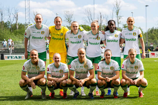Hammarbys spelare ställer upp för en lagbild