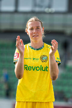 Hammarbys målvakt Melina Loeck jublar
