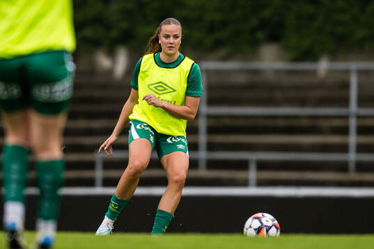 Ine Mauland Tveit of Klepp warms up