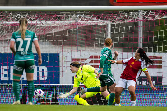 Stine Tollefsen of Klepp scores the 1-1 goal