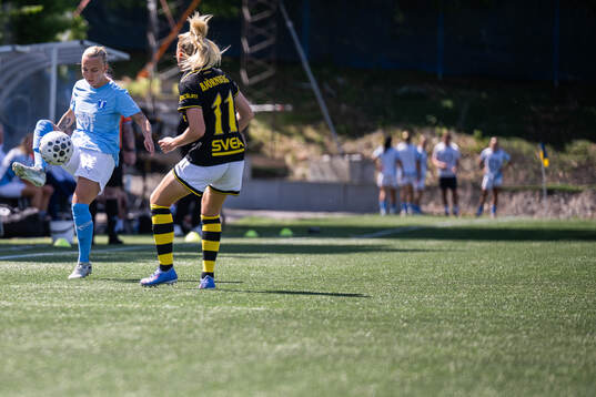 Malmö FFs Nathalie Hoff Persson och AIKs Ida Björnberg