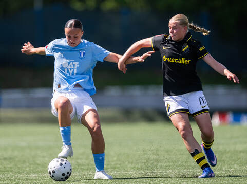 Malmö FFs Amy Sayer och AIKs Nova Selin