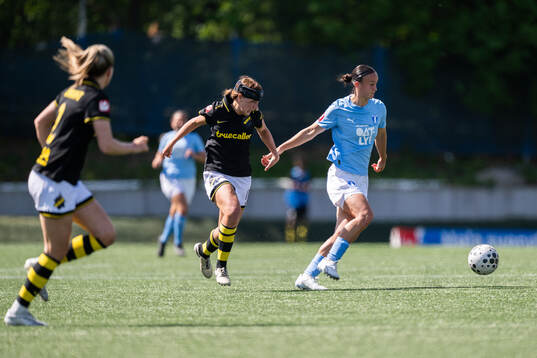 AIKs Olivia Garcia och Malmö FFs Amy Sayer