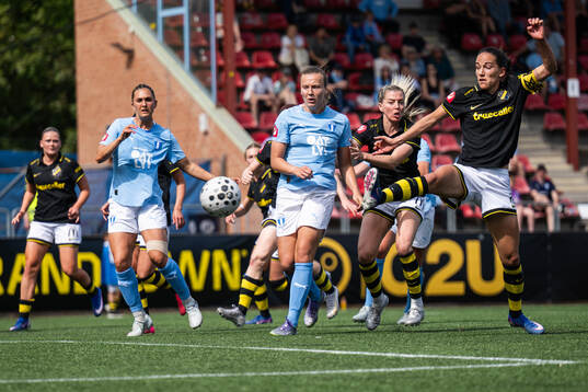 Malmö FFs Isabella D'Aquila och Sara Kanutte
