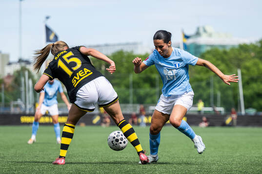 AIKs Lisa Björk och Malmö FFs Vesna Milivojevic