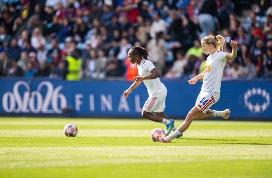 Melchie Dumornay and Ada Hegerberg of Lyon