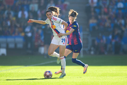 Jule Brand of Lyon and Caroline Graham Hansen of Barcelona