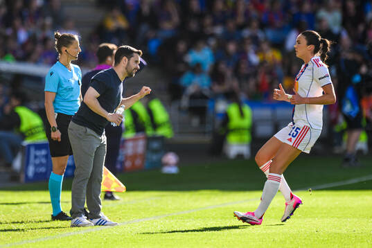 Head coach Jonatan Giráldez and Ingrid Engen of Lyon