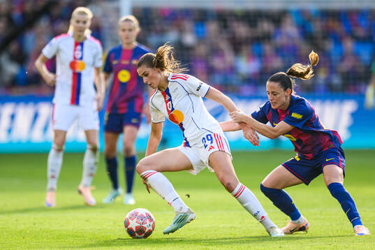 Jule Brand of Lyon and Ona Batlle of Barcelona