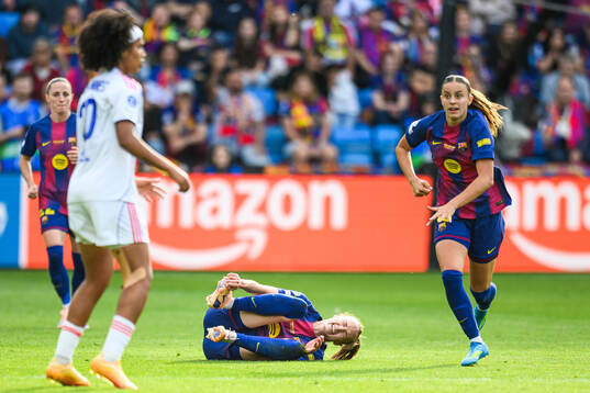 Caroline Graham Hansen of Barcelona in pain