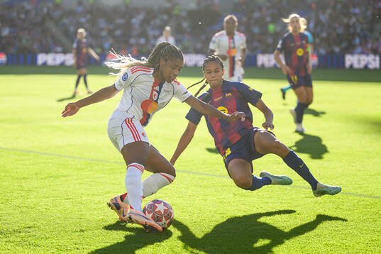 Ashley Lawrence of Lyon and Aitana Bonmati of Barcelona