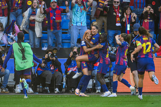 Salma Paralluelo of Barcelona celebrates