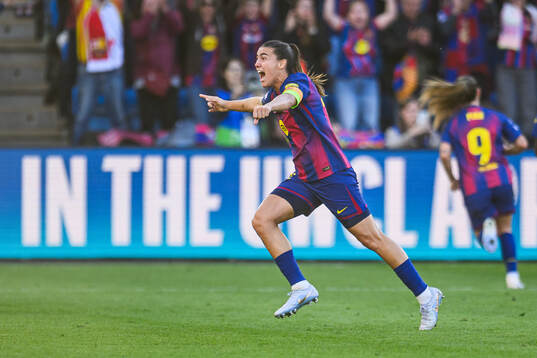 Patri Guijarro of Barcelona celebrates