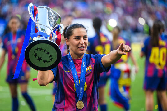 Kika Nazareth of Barcelona celebrate
