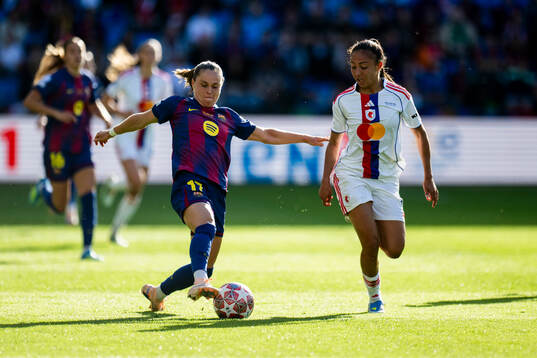 Ewa Pajor of Barcelona and Selma Bacha of Lyon