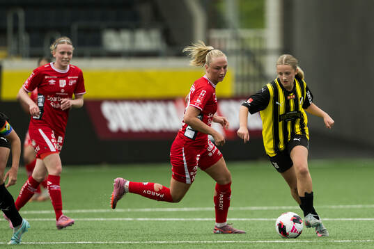 Elfsborgs Stina Jensen och Häckens Emilia Migas