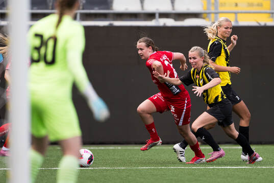 Elfsborgs Ellen Nilsson och Häckens Nathalie Staaf