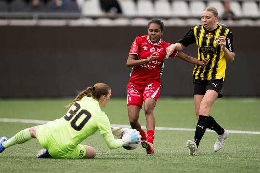 Elfsborgs Vanessa Lopez och Häckens Anna Svanberg