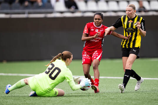 Elfsborgs Vanessa Lopez och Häckens Anna Svanberg