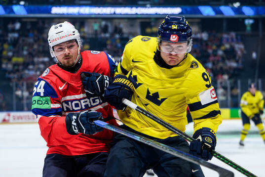 Sander Hurrød of Norway and Carl Grundström of Sweden