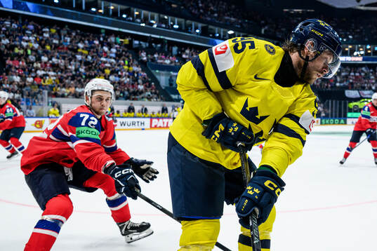 Stian Solberg of Norway and Jacob De La Rose of Sweden