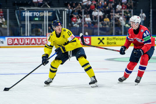 Lucas Raymond of Sweden and Tinus Luc Koblar of Norway