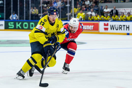 Lucas Raymond of Sweden and Jacob Berglund of Norway