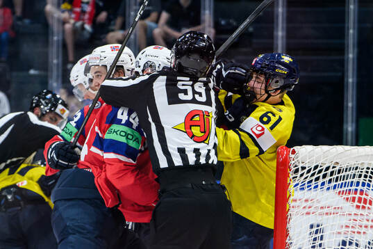 Tinus Luc Koblar of Norway and Viggo Björck of Sweden