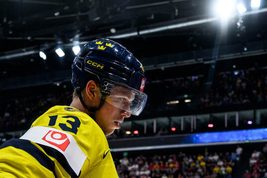 Lucas Raymond of Sweden looks dejected