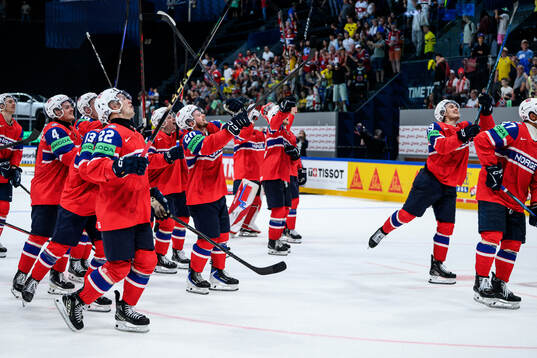 Players of Norway celebrate