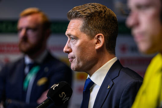 Head coach Sam Hallam of Sweden