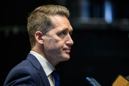 Head coach Sam Hallam of Sweden