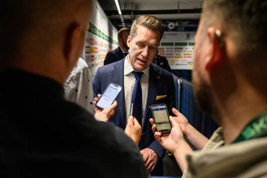 Head coach Sam Hallam of Sweden