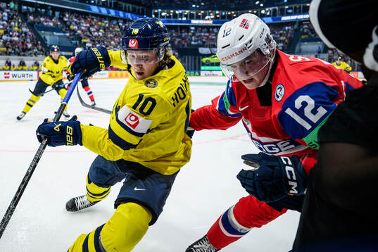 Simon Holmström of Sweden and Noah Steen of Norway