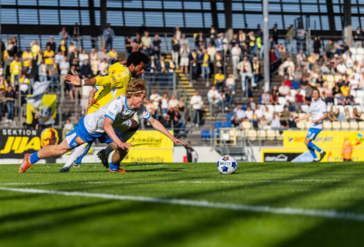 IFK Värnamos Erik Freij och Falkenbergs Hugo Komano