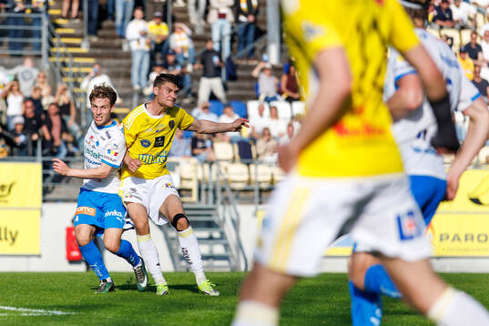 IFK Värnamos Samuel Ohlsson och Falkenbergs Albin Andersson