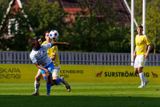 IFK Värnamos Abdulrazaq Ishaq och Falkenbergs Oskar