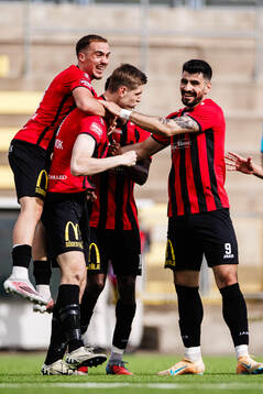 Nordic Uniteds Adi Fisic jublar md Lorent Mehmeti och