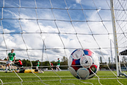 Nordic Uniteds Adi Fisic gör 1-0 bakom Brages målvakt