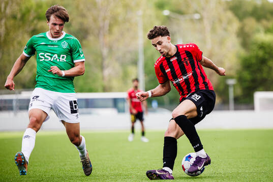 Brages Gustav Berggren och Nordic Uniteds Aziz Harabi