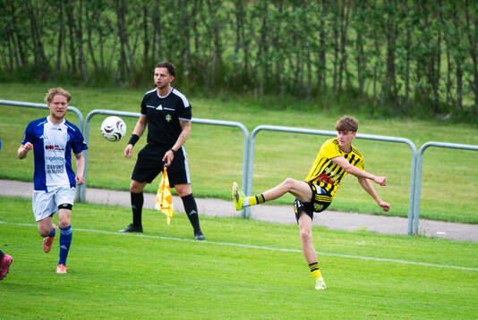 IFK Hässleholms Neo Jakobsson i matchen i division 3